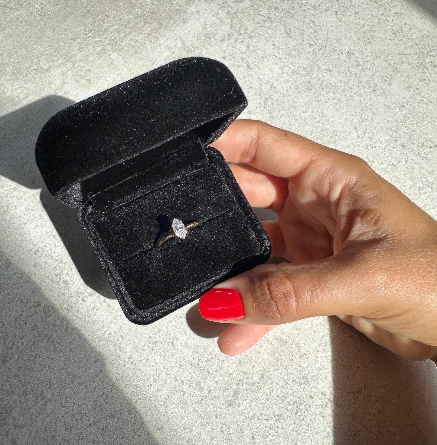 Diamant Verlobungsring 0.5 Karat Marquise Schliff mit Ringbox von KLUNQER und sofort lieferbar / sofort erhältlich