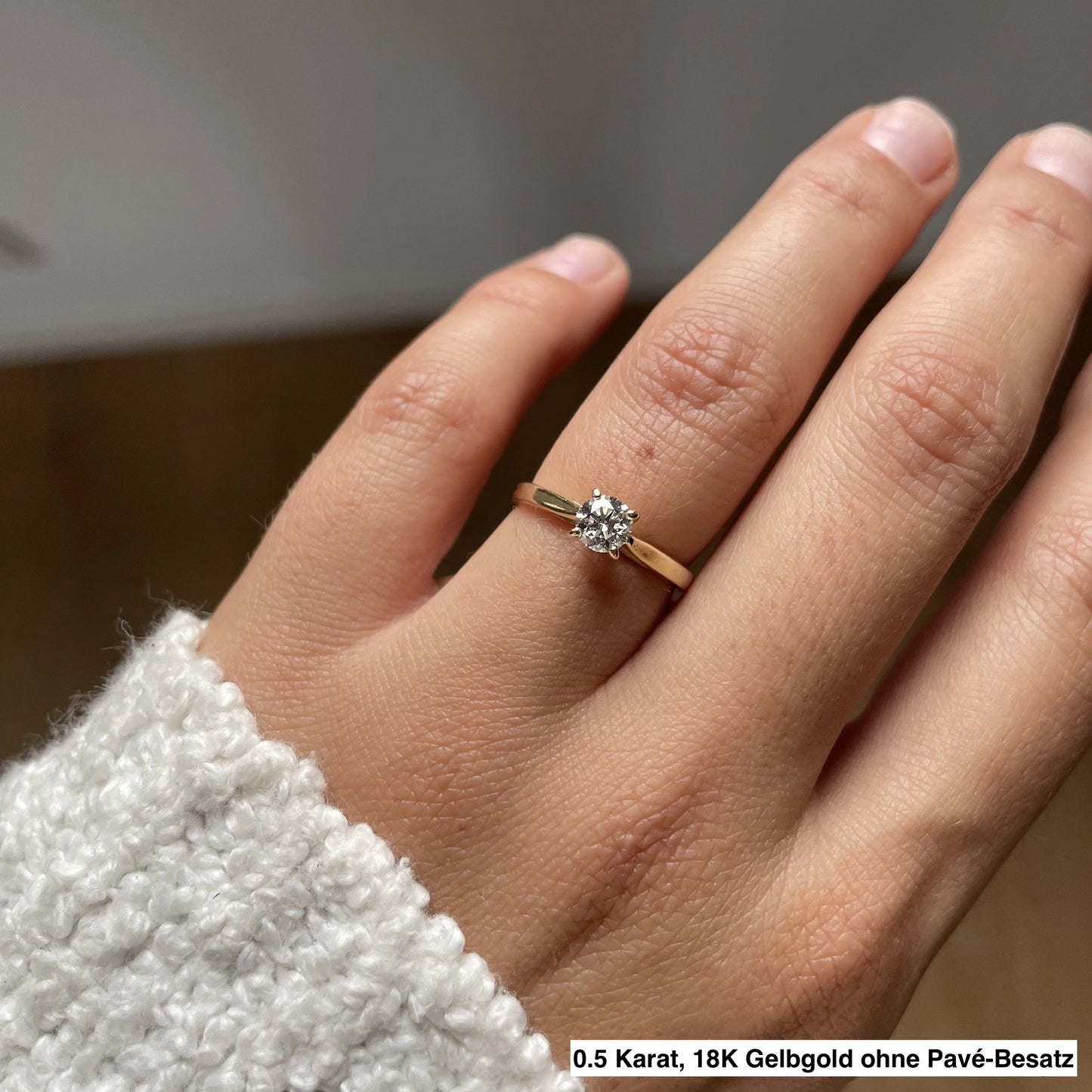 Romy - Round Solitär Ring