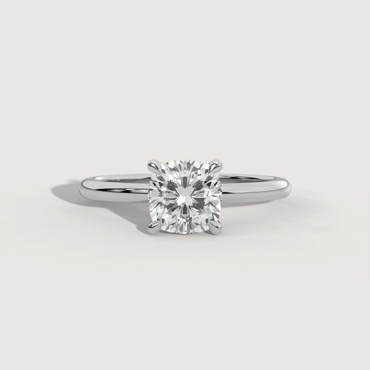 Celine - Cushion Solitär Ring in 18K Weissgold - KLUNQER